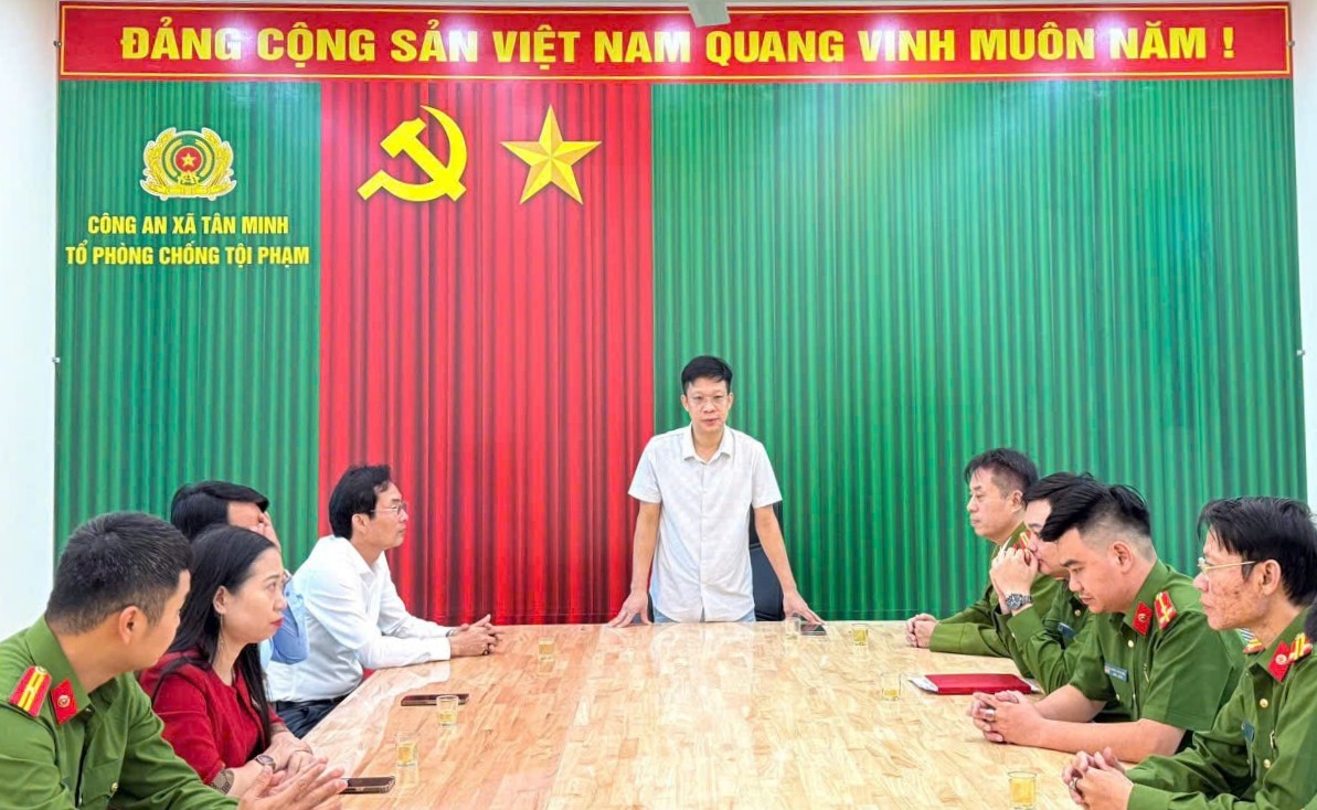 Công an xã Tân Minh giúp Nhân dân tìm người nhà